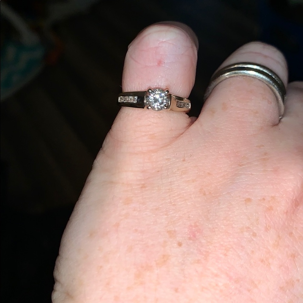 Engagement ring - Picture 2 of 8